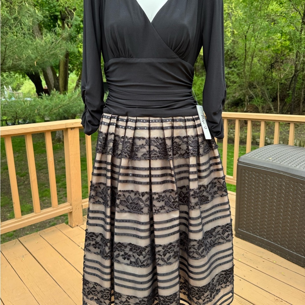 Eliza J Black Cream 3/4Sleeve Lace VNeck Cocktail Event Dress size 10 NWTS - Picture 3 of 16
